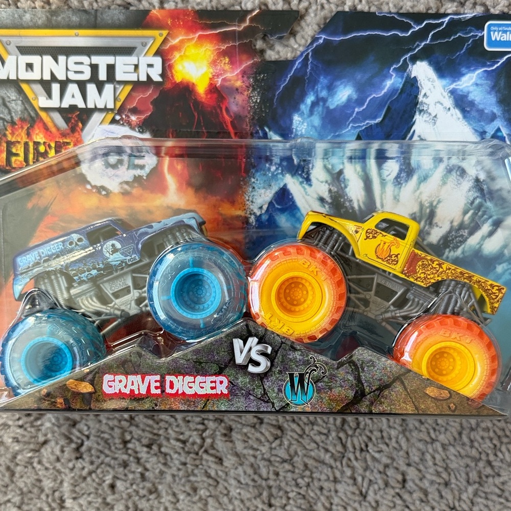 Monster Jam Split Fire & Ice 2 pack 1:64 scale Gravedigger Whiplash